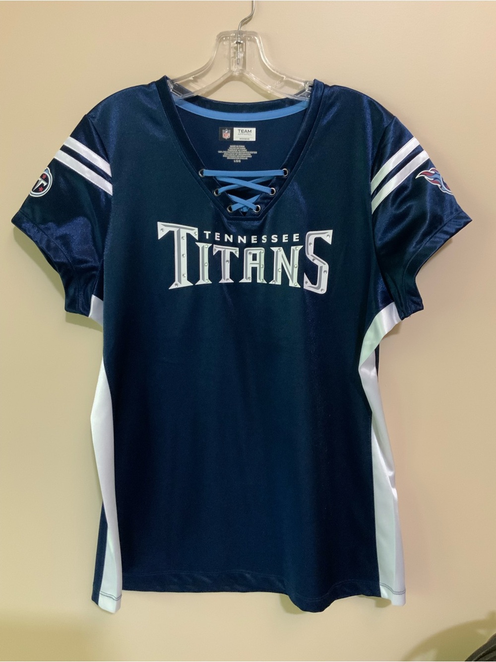 NFL Tennessee Titans Women’s Redzone Draw Play Athena Lace-Up T-Shirt